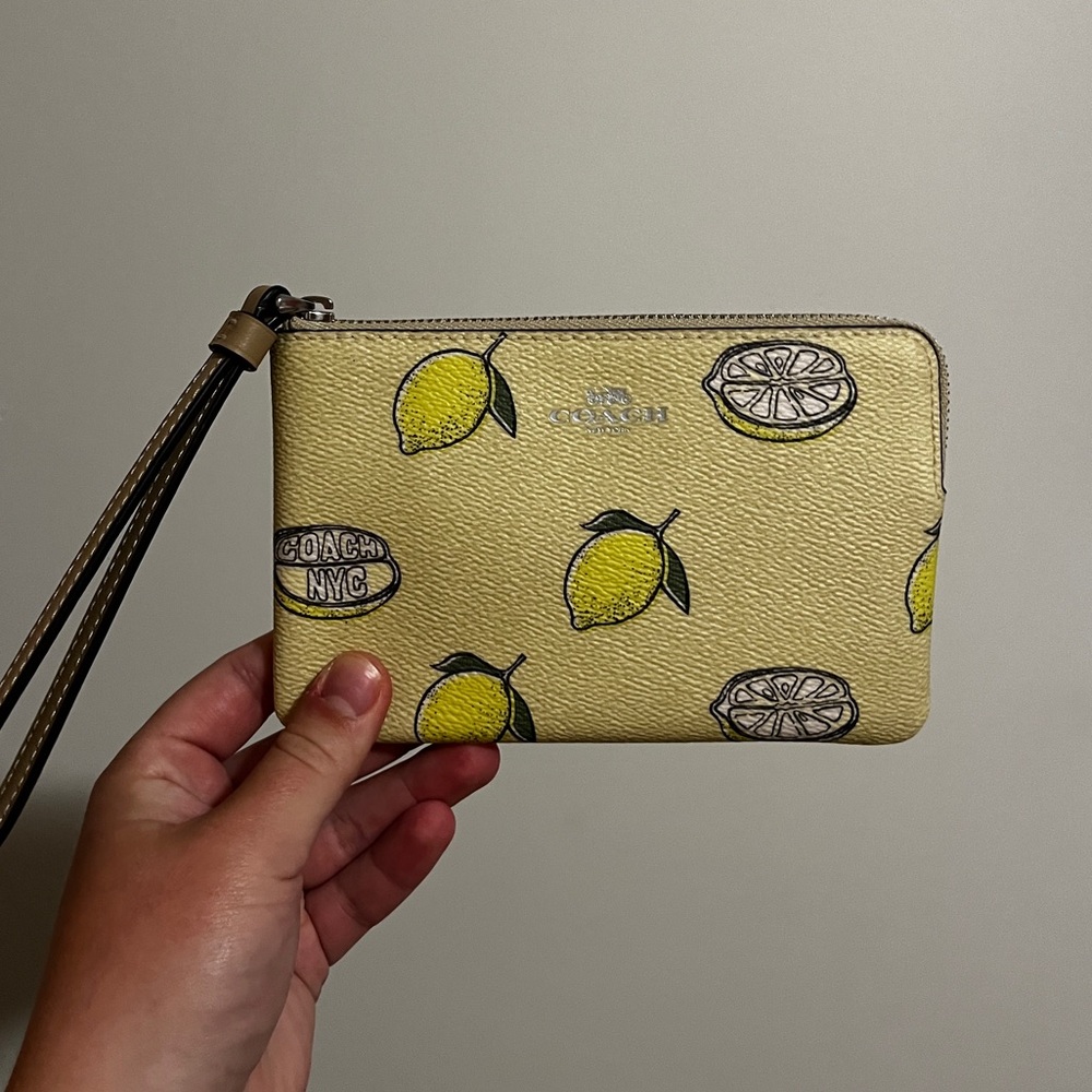 Corner Zip Wristlet With Lemon Print